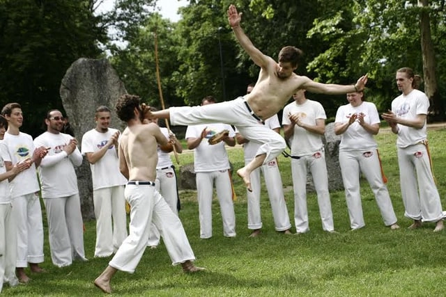 קפוארה למבוגרים בוגרים CAPOEIRA FOR ADULTS