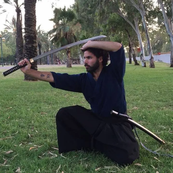 שחר בתירגול חרב יפנית קטאנה - קטורי שינטו ריו